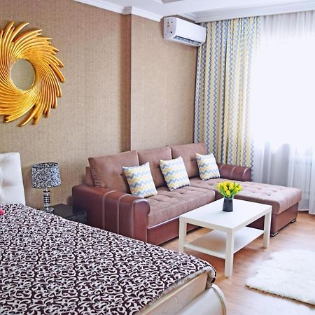 Bishkek Sunny Apartment In The Center ภายนอก รูปภาพ