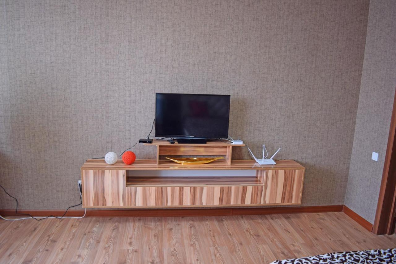 Bishkek Sunny Apartment In The Center ภายนอก รูปภาพ