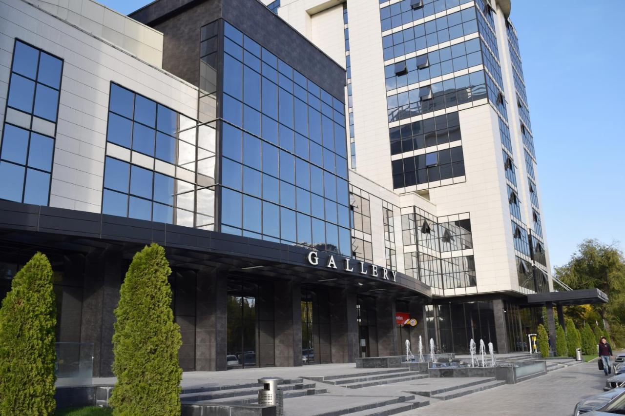 Bishkek Sunny Apartment In The Center ภายนอก รูปภาพ