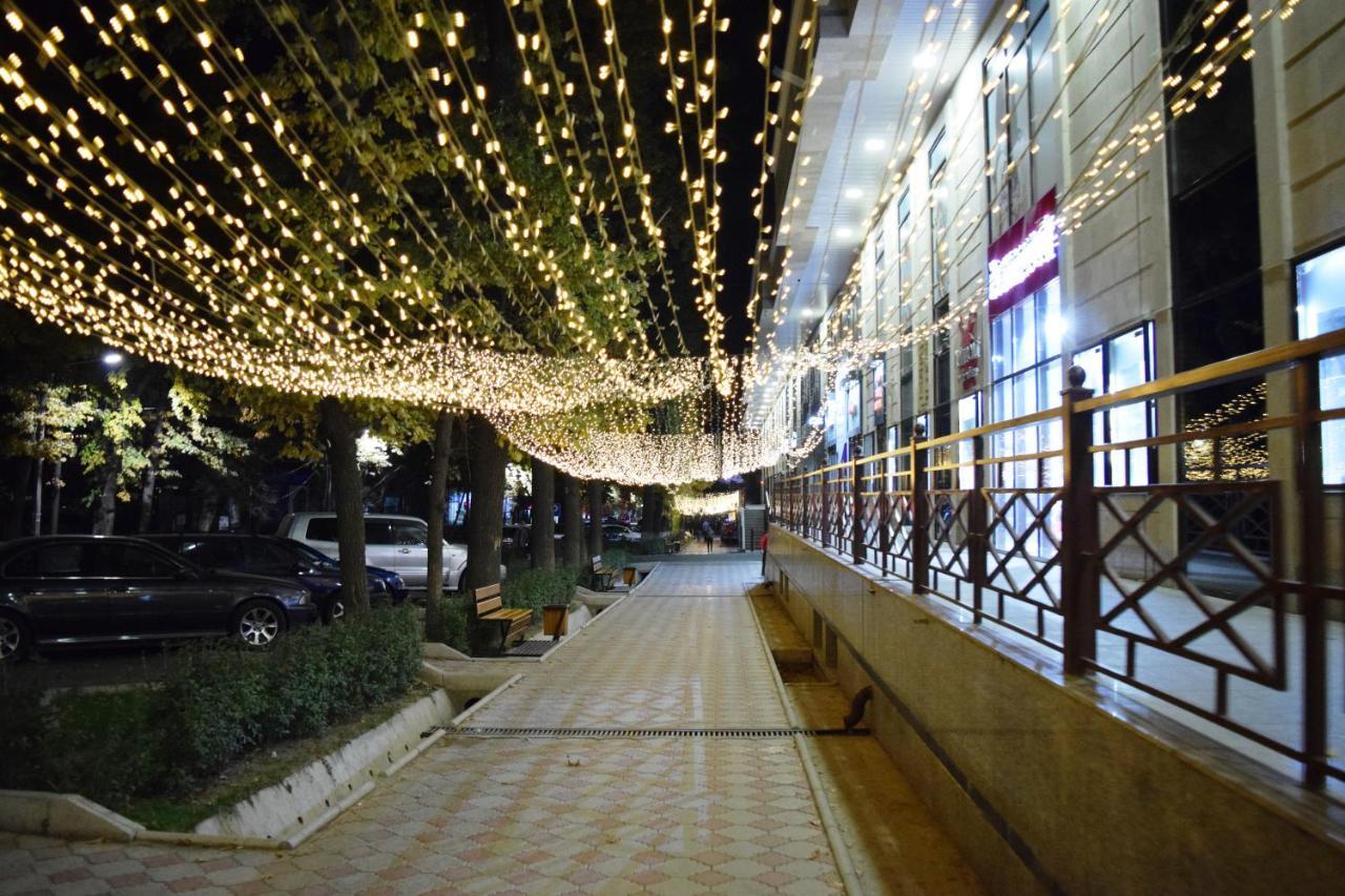 Bishkek Sunny Apartment In The Center ภายนอก รูปภาพ